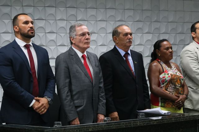 Juiz André Simões Nunes, desembargador-presidente Leopoldo Raposo, prefeito Sebastião Dias Filho e trabalhadora autônoma Maria de Lourdes da Silva