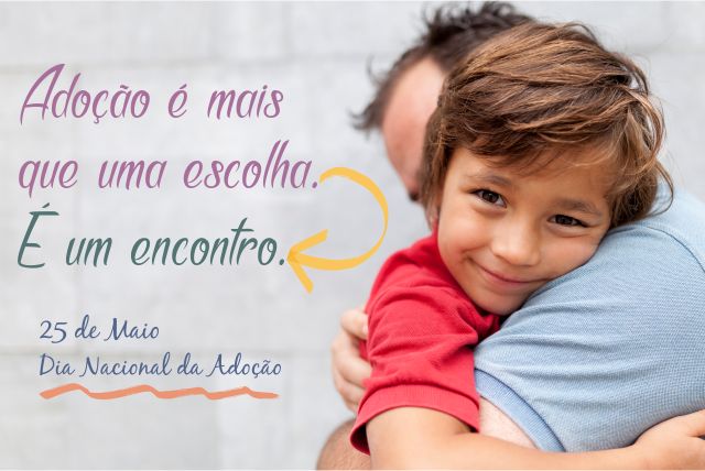 Pai e filho se abraçam