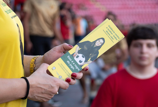 Material de divulgação também foi entregue à torcida. Campanha segue em outros campeonatos