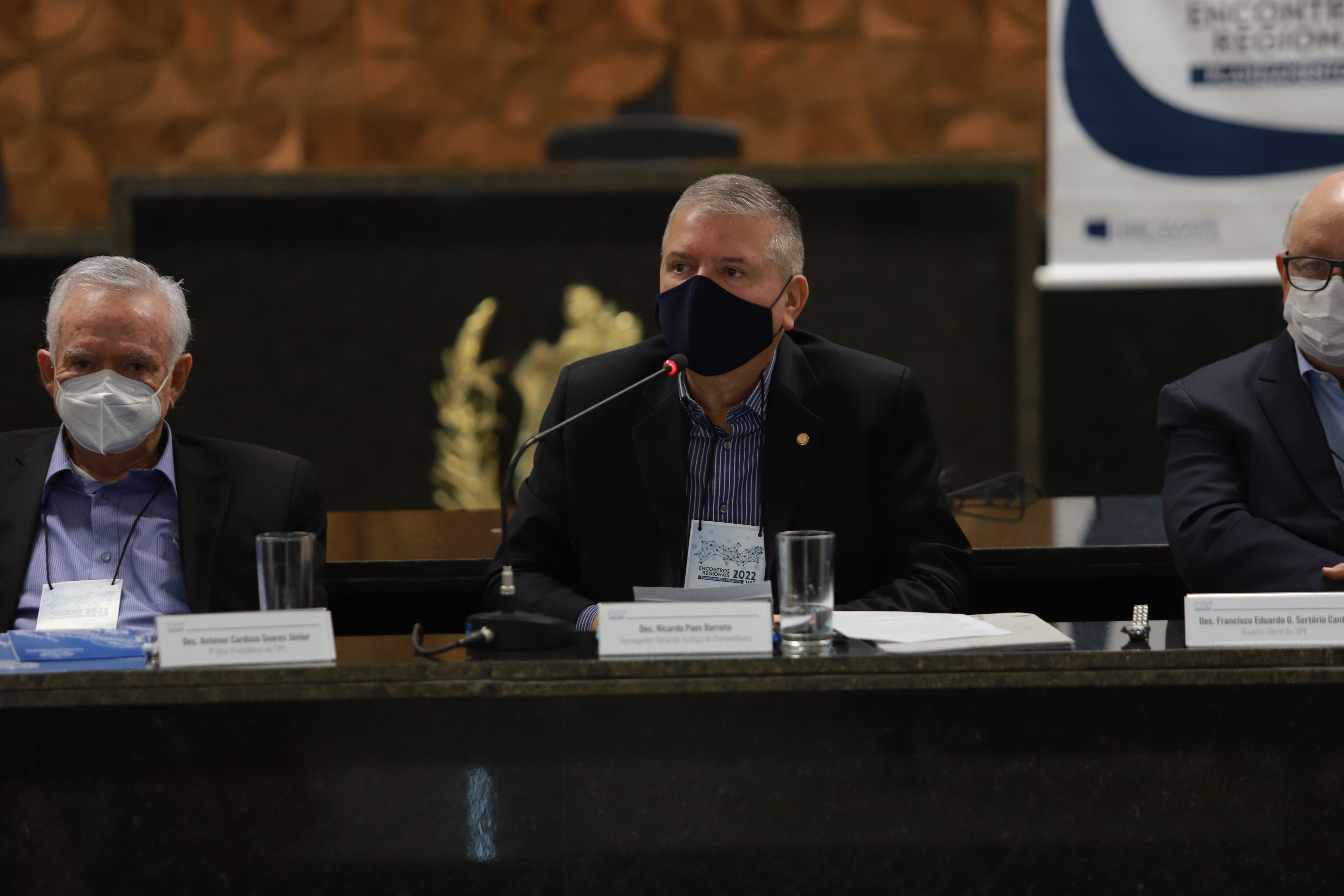 Corregedor geral falando no Encontro Regional