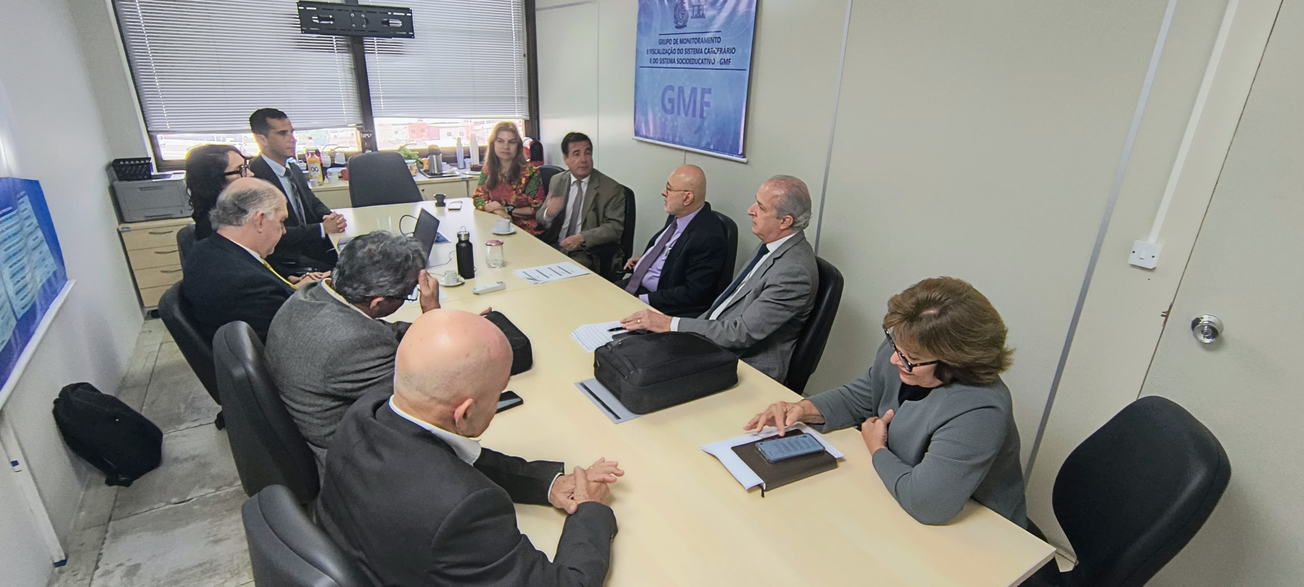 Foto da notícia - TJPE discute melhorias no sistema de execução penal em reunião com magistrados 