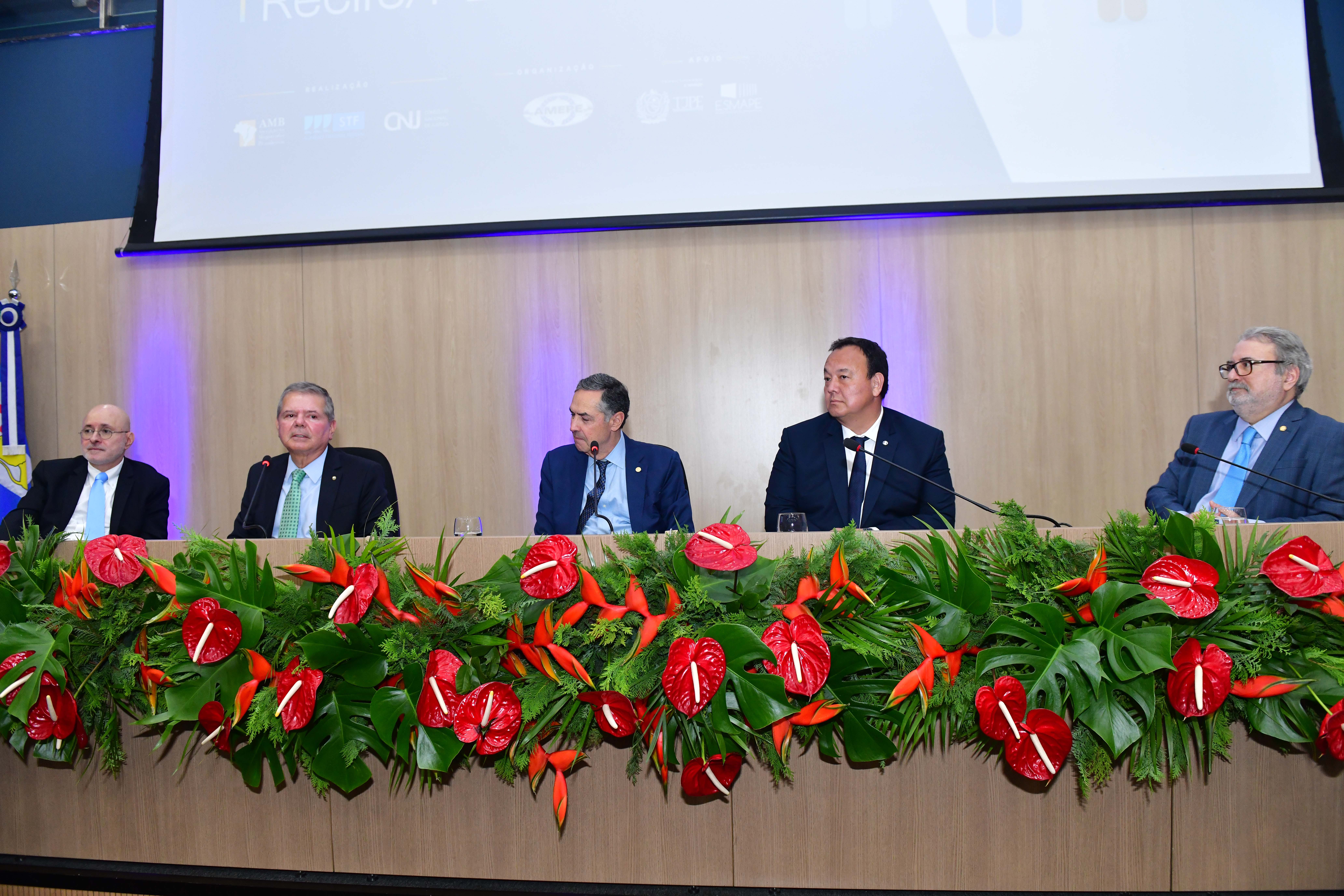 Ministro Luis Roberto Barroso em evento na Esmape. 