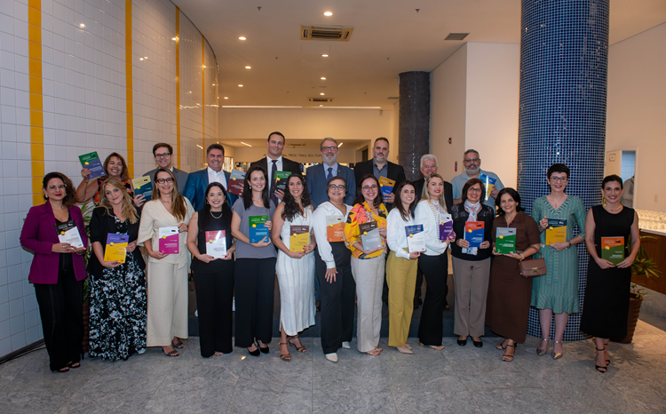 Foto da notícia - Esmape incentiva produção acadêmica e lança 22 produções de servidores(as) do TJPE