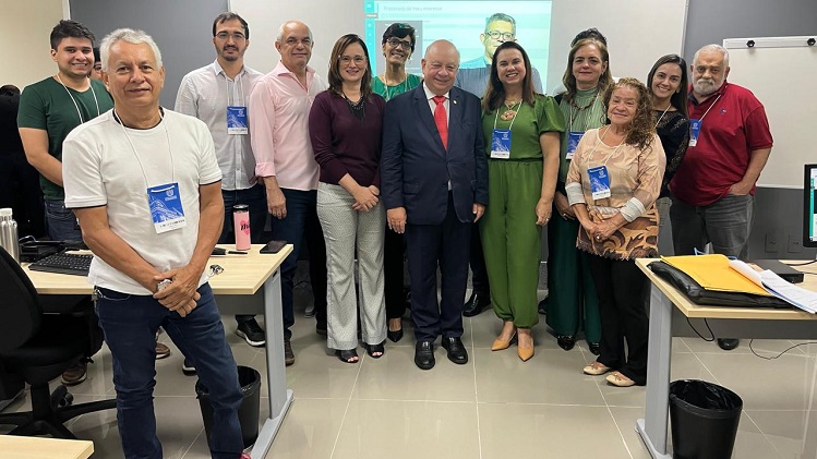 Servidores na Esmape durante curso