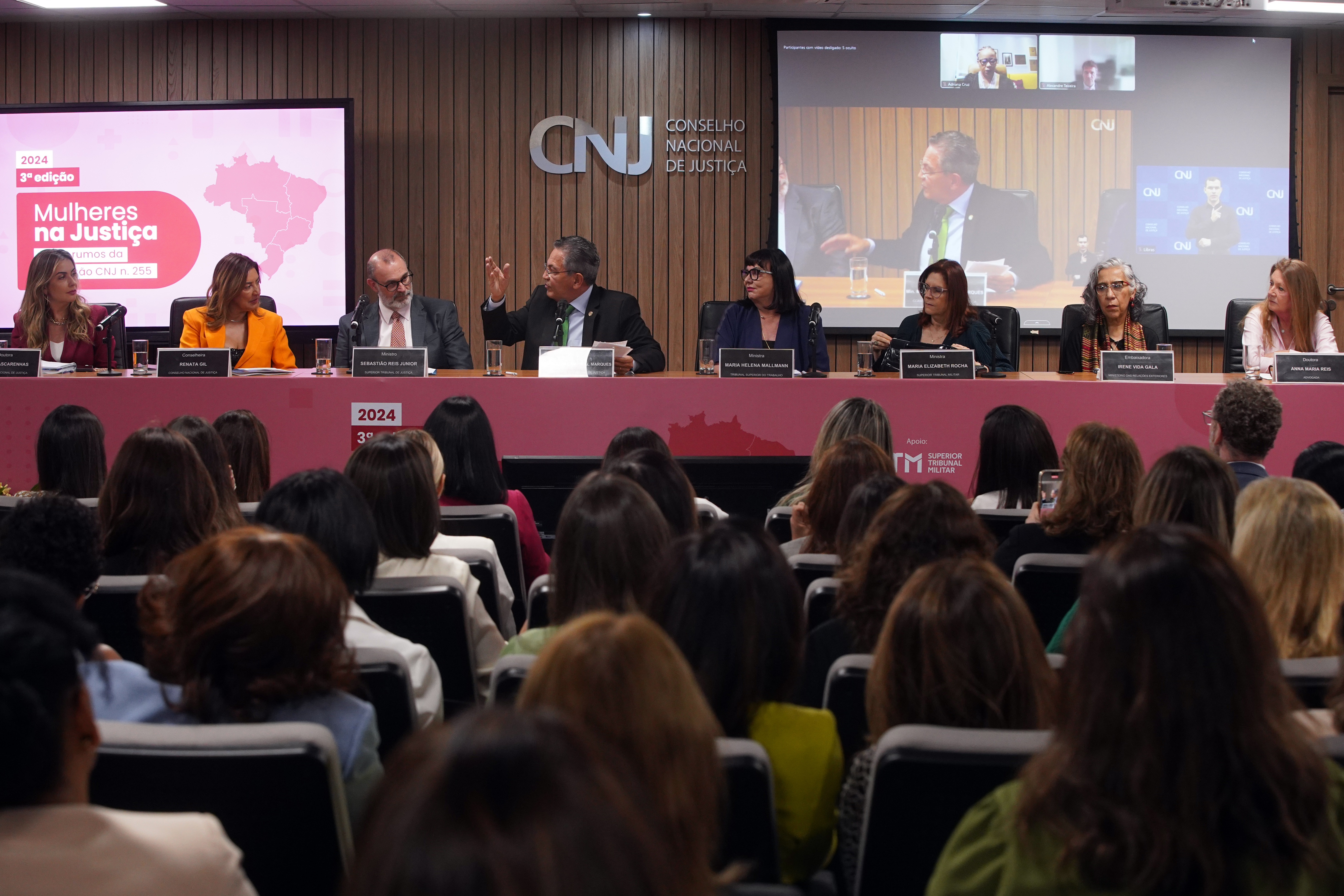 Foto da notícia - Desembargadora e juízas do TJPE participam da 3ª edição do encontro Mulheres na Justiça