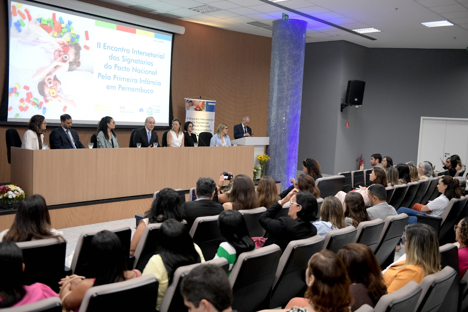 Participantes do II Encontro Intersetorial dos Signatários do Pacto Nacional pela Primeira Infância em Pernambuco, na Esmape. 