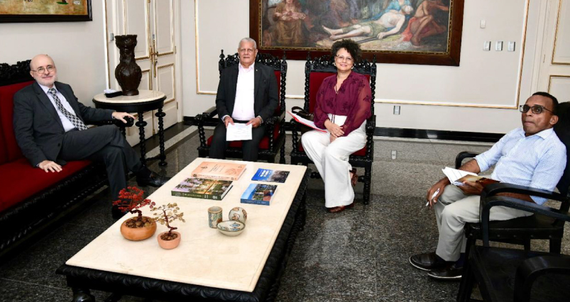 Foto do presidente do TJPE com a CPJERI