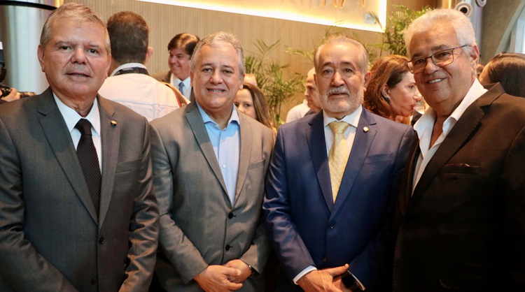 Presidente do TJPE durante inauguração do Novotel Recife