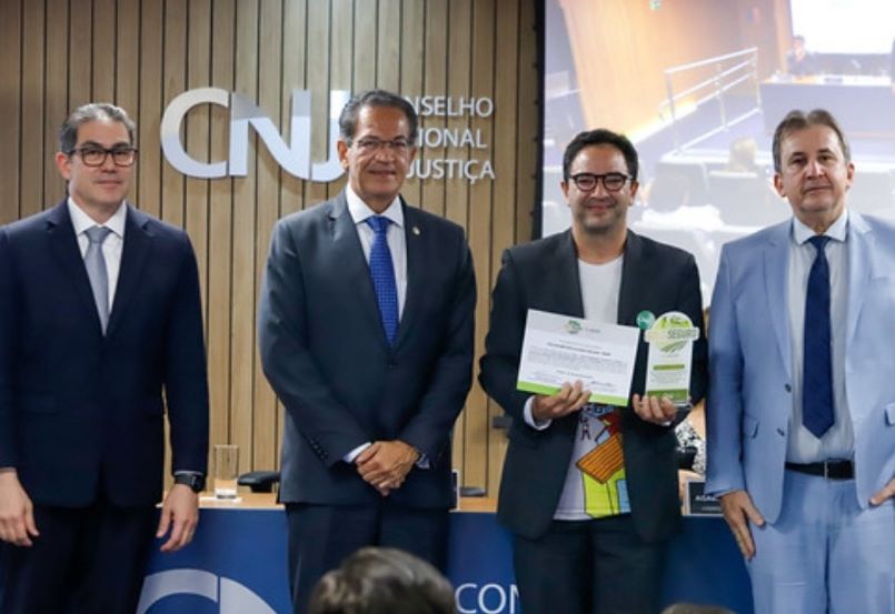 Foto da notícia - Projeto “Desjudicializar para Acessar a Propriedade” promovido pelo CENDHEC em parceria com o Moradia Legal ganha Prêmio Solo Seguro 2026
