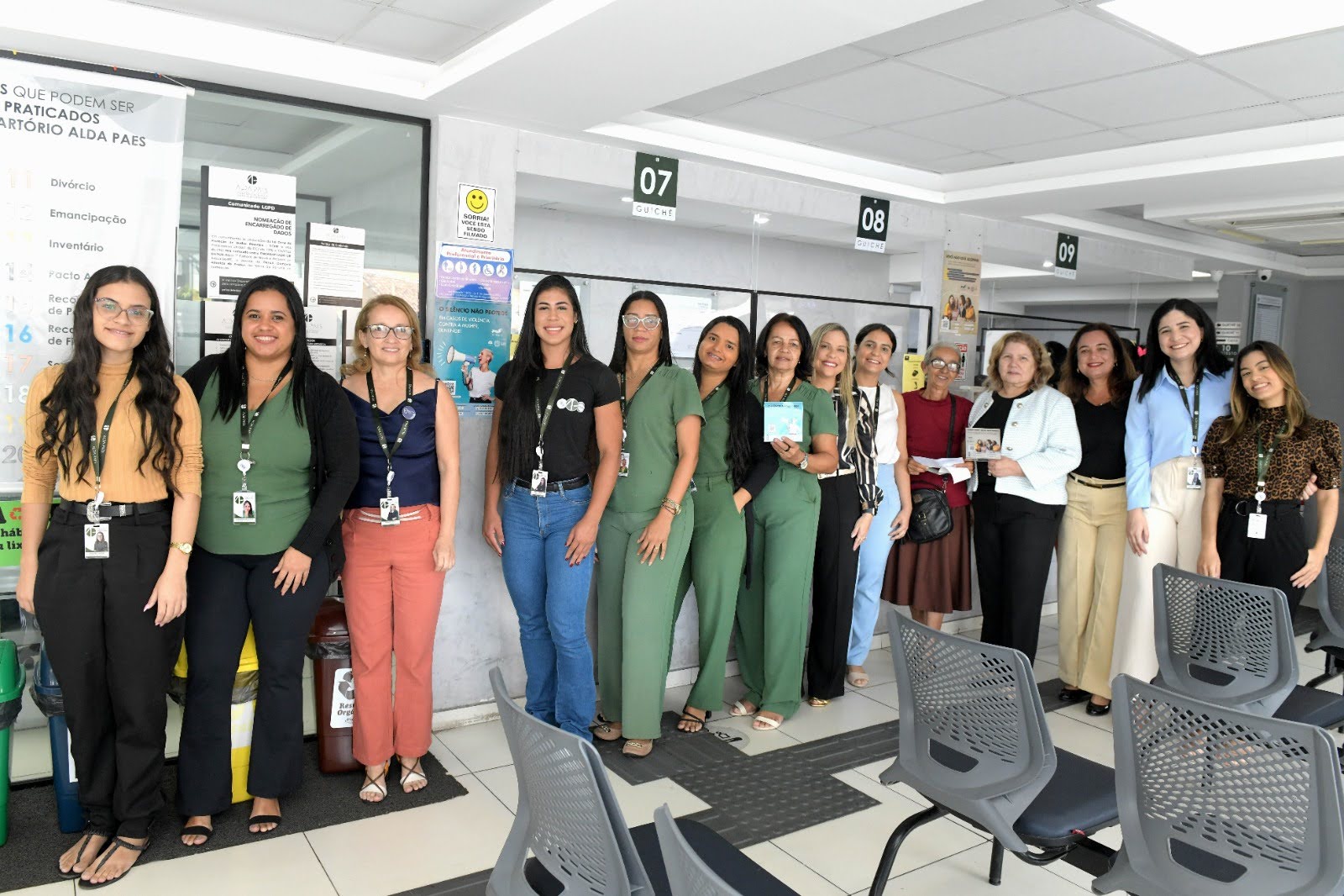 Integrantes da Coordenadoria da Mulher no 1° Cartório de Notas e Protesto do Jaboatão dos Guararapes. 