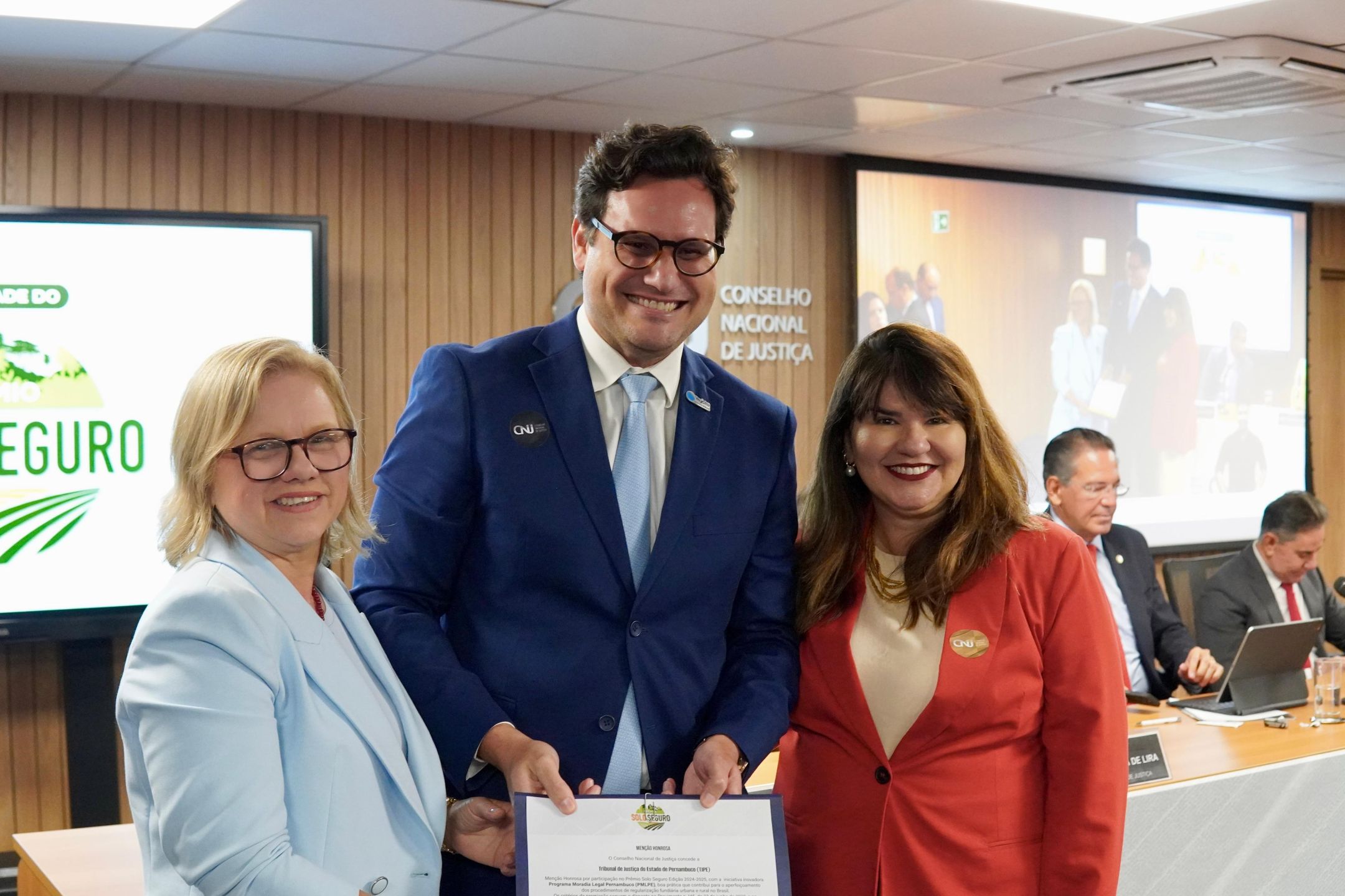 Foto da notícia - Programa Moradia Legal do TJPE é homenageado no CNJ